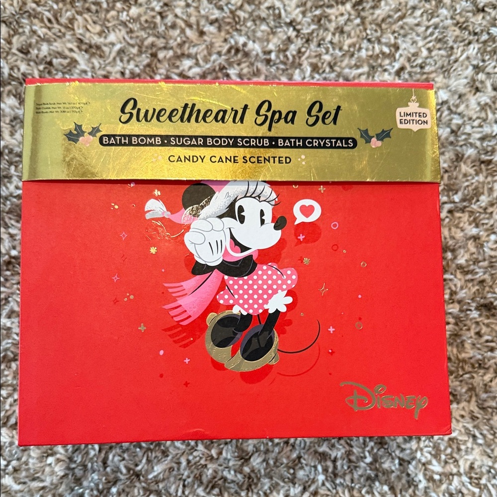 Disney Sweetheart Spa Set - Red & Gold Candy Cane Scented Bath Gift